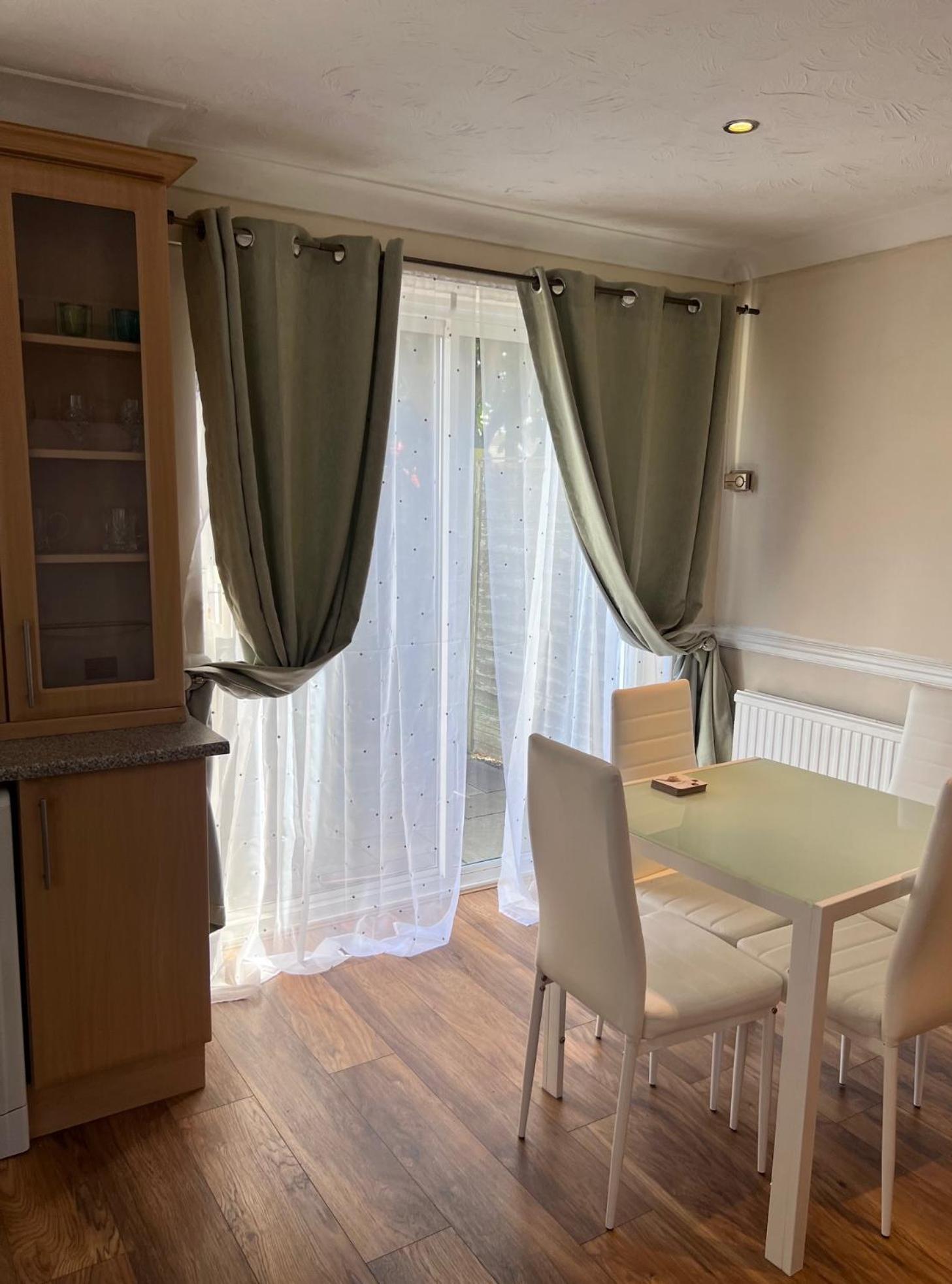 Newport Pagnel Guest House 뉴포트 파그넬 외부 사진